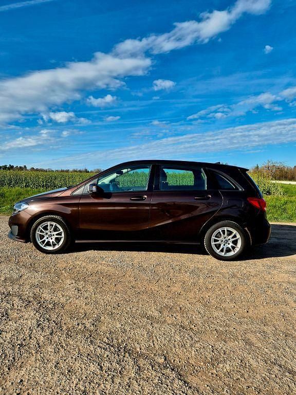 Gebraucht Mercedes B220 177 PS (130 kW) 2017 Braun Van / Kleinbus