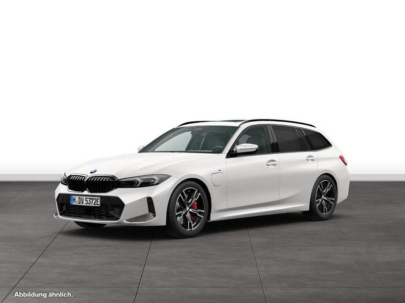 Weiß Gebraucht 2024 BMW 330e Kombi | 57.492 € - Bild 1/4