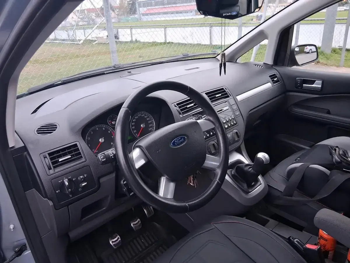 Second-hand Ford Focus 145 CP (106 kW) 2005 Albastru Hatchback