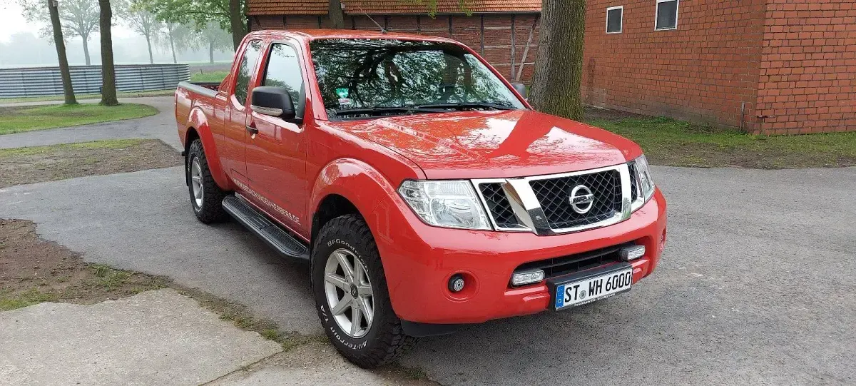 Gebraucht Nissan Navara 190 PS (139 kW) 2012 Rot Pickup