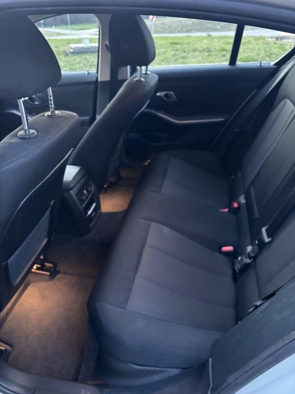 Gebraucht BMW 318 Advantage 156 PS (114 kW) 2021 Weiß Limousine