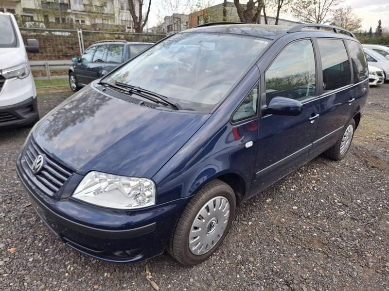 Second-hand VW Sharan 150 CP (110 kW) 2003 Albastru Monovolum