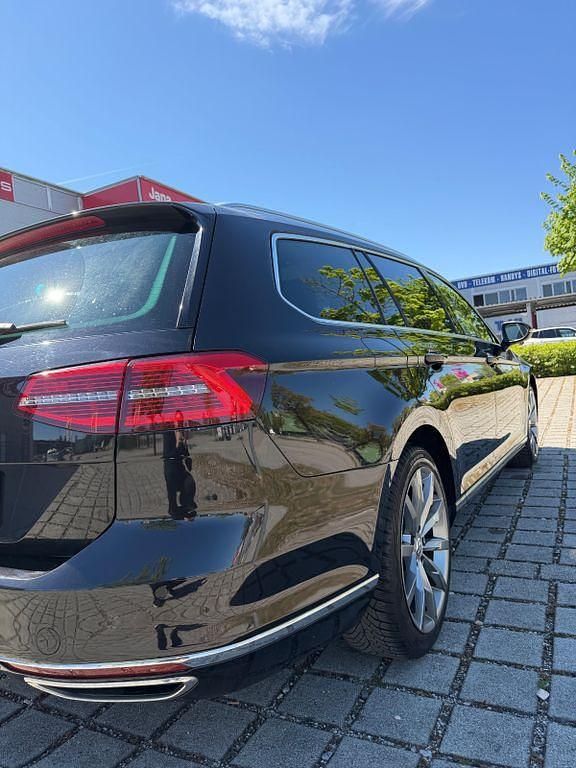 Gebraucht VW Passat Comfortline 220 PS (161 kW) 2016 Schwarz Limousine