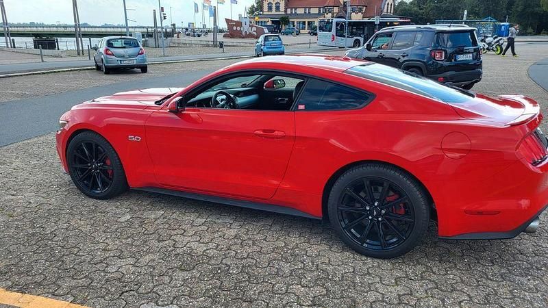 Rot Gebraucht 2016 Ford Mustang GT Coupé | 35.900 € (Guter Preis) - Bild 1/4