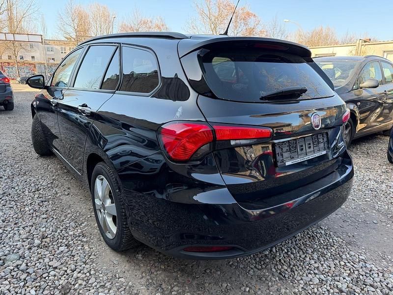 Gebraucht Fiat Tipo Easy 110 PS (80 kW) 2016 Schwarz Kombi
