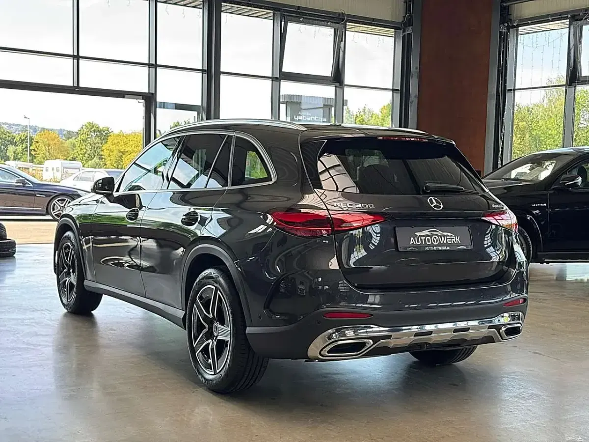 Gebraucht Mercedes GLC300 AMG 269 PS (197 kW) 2025 Schwarz SUV