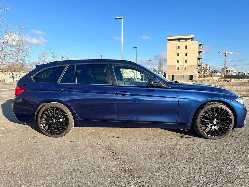 Gebraucht BMW 320 Advantage 184 PS (135 kW) 2019 Blau Kombi