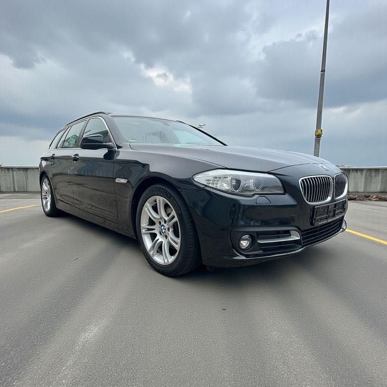 Schwarz Gebraucht 2013 BMW 520 Sport Line Kombi | 9.950 € (Fairer Preis) - Bild 1/4