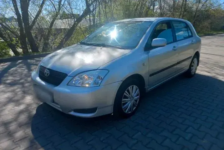 Gebraucht Toyota Corolla 95 PS (69 kW) 2004 Silber Limousine