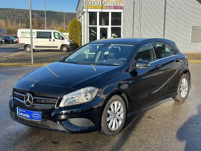 Schwarz Gebraucht 2013 Mercedes A180 Limousine | 11.999 € (Guter Preis) - Bild 1/4