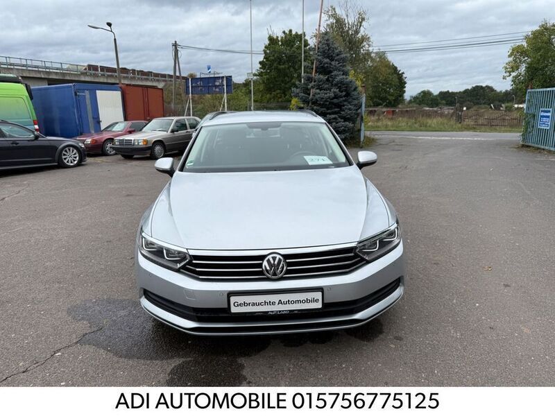Silber Gebraucht 2018 VW Passat Trendline Kombi | 11.600 € (Fairer Preis) - Bild 1/4