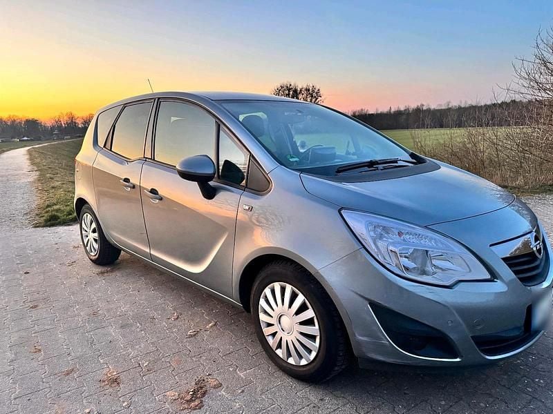 Gebraucht Opel Meriva Design Edition 101 PS (74 kW) 2011 Grau Van / Kleinbus