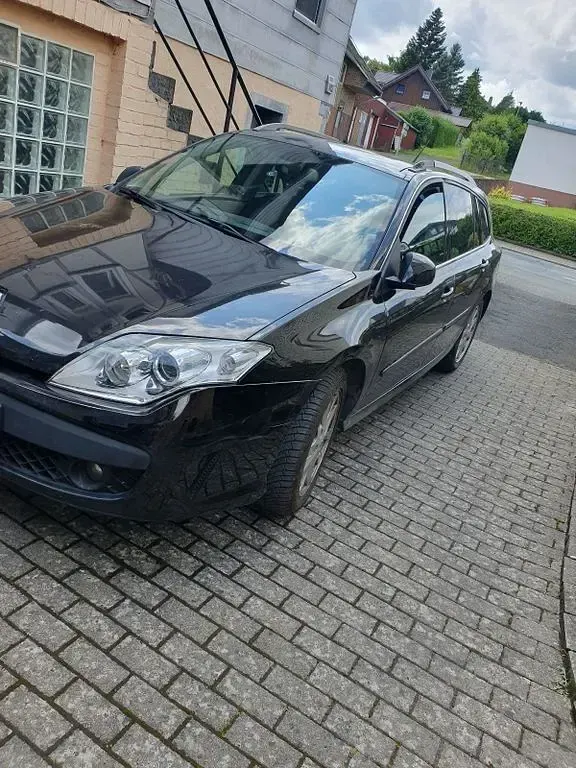 Gebraucht Renault Laguna GrandTour Dynamique 150 PS (110 kW) 2010 Schwarz Kombi
