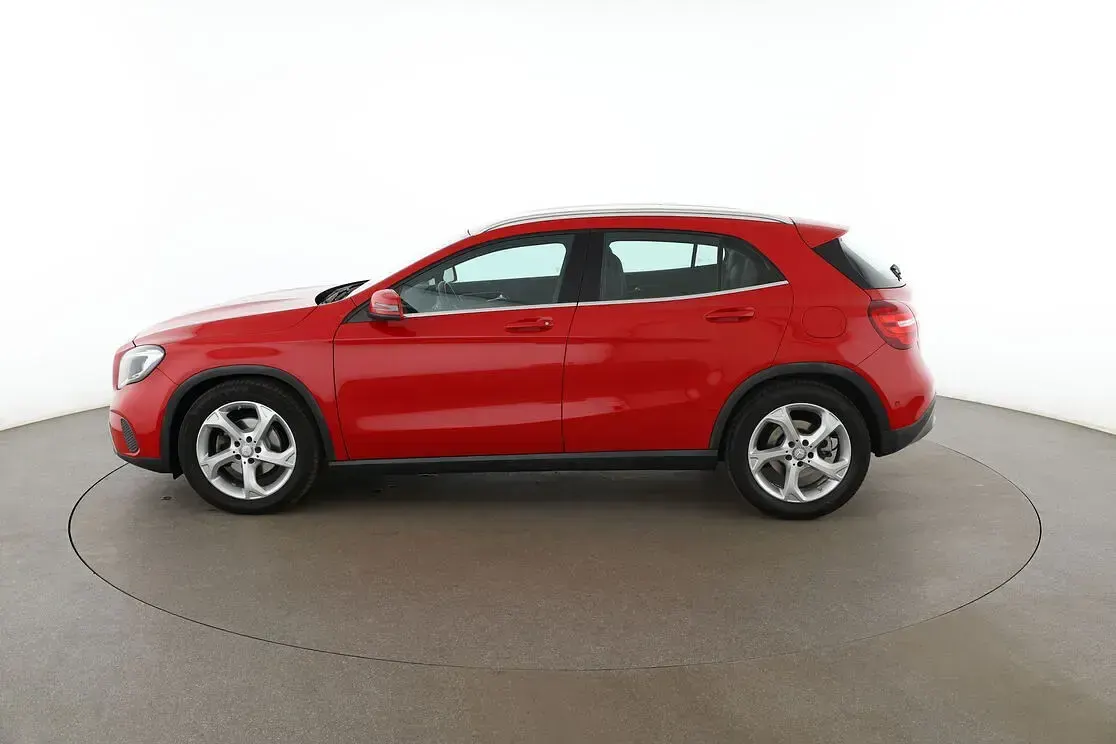 Gebraucht Mercedes GLA180 Urban 122 PS (89 kW) 2017 Rot SUV