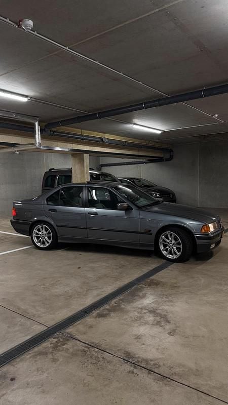 Gebraucht BMW 323 170 PS (125 kW) 1995 Grau Limousine