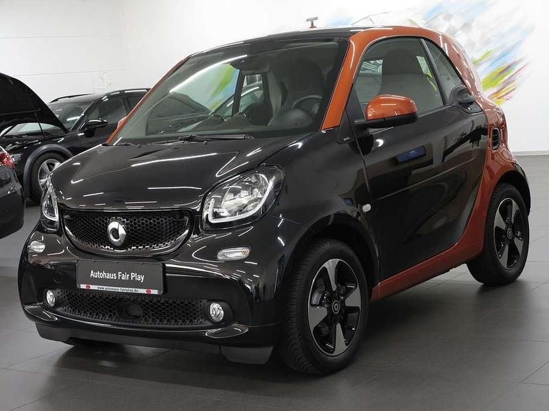 Gebraucht Smart ForTwo Coupé 90 PS (66 kW) 2018 Cbsfarbe schwarz Coupé