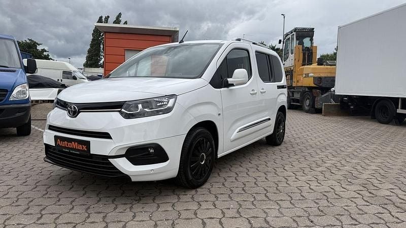 Weiß Gebraucht 2021 Toyota Proace Verso City Kombi | 22.790 € (Superpreis) - Bild 1/4
