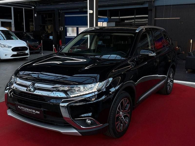 Begagnad Mitsubishi Outlander Plus 150 HK (110 kW) 2015 Svart SUV