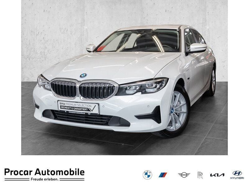 Weiß Gebraucht 2022 BMW 330 Advantage Limousine | 28.970 € (Fairer Preis) - Bild 1/4
