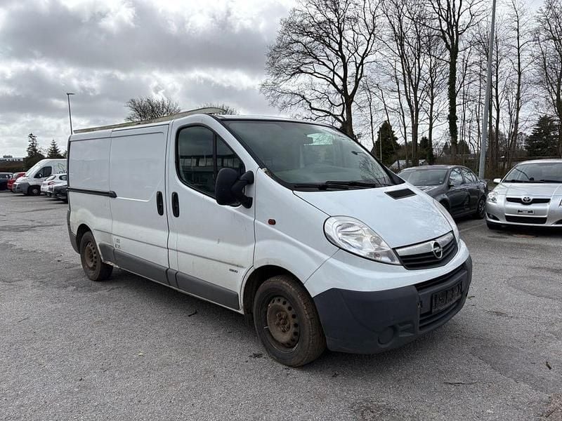 Second-hand Opel Vivaro 2012 Alb Monovolum