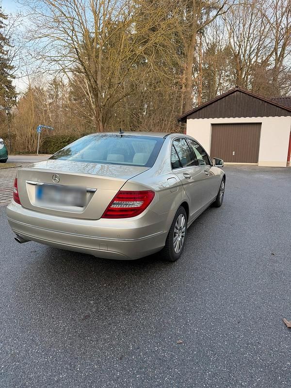 Gebraucht Mercedes C200 184 PS (135 kW) 2011 Beige Limousine