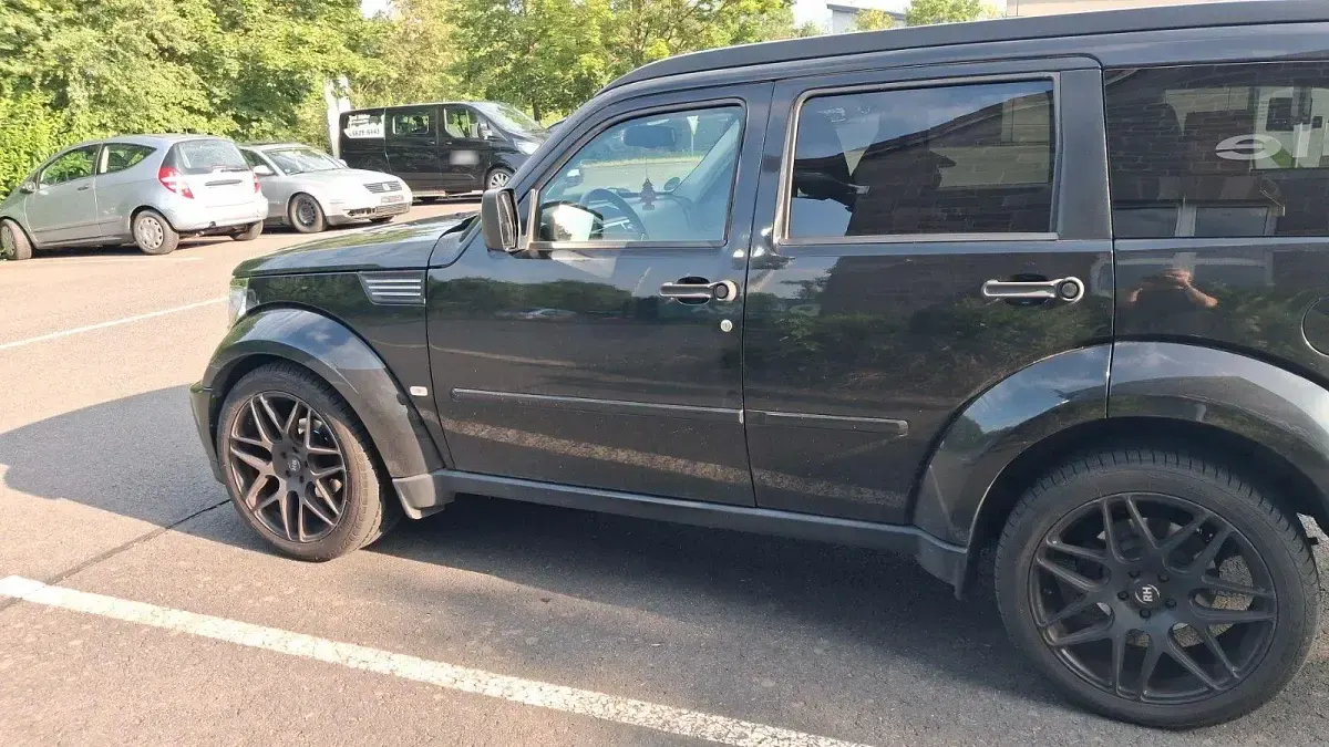 Gebraucht Dodge Nitro 177 PS (130 kW) 2008 Schwarz SUV