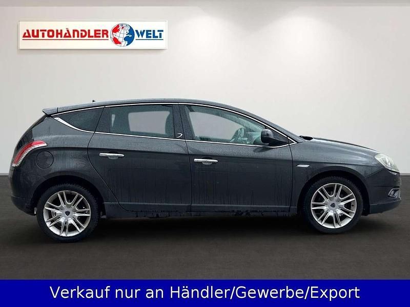Gebraucht Lancia Delta 140 PS (102 kW) 2011 Grau Kleinwagen