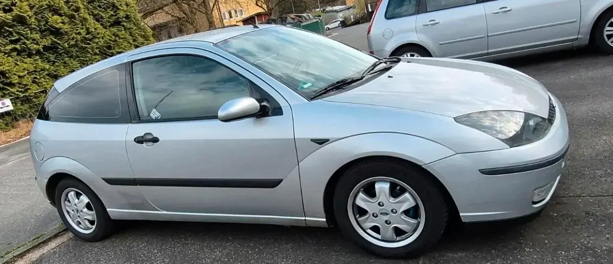 Gebraucht Ford Focus 115 PS (84 kW) 2002 Grau Kleinwagen