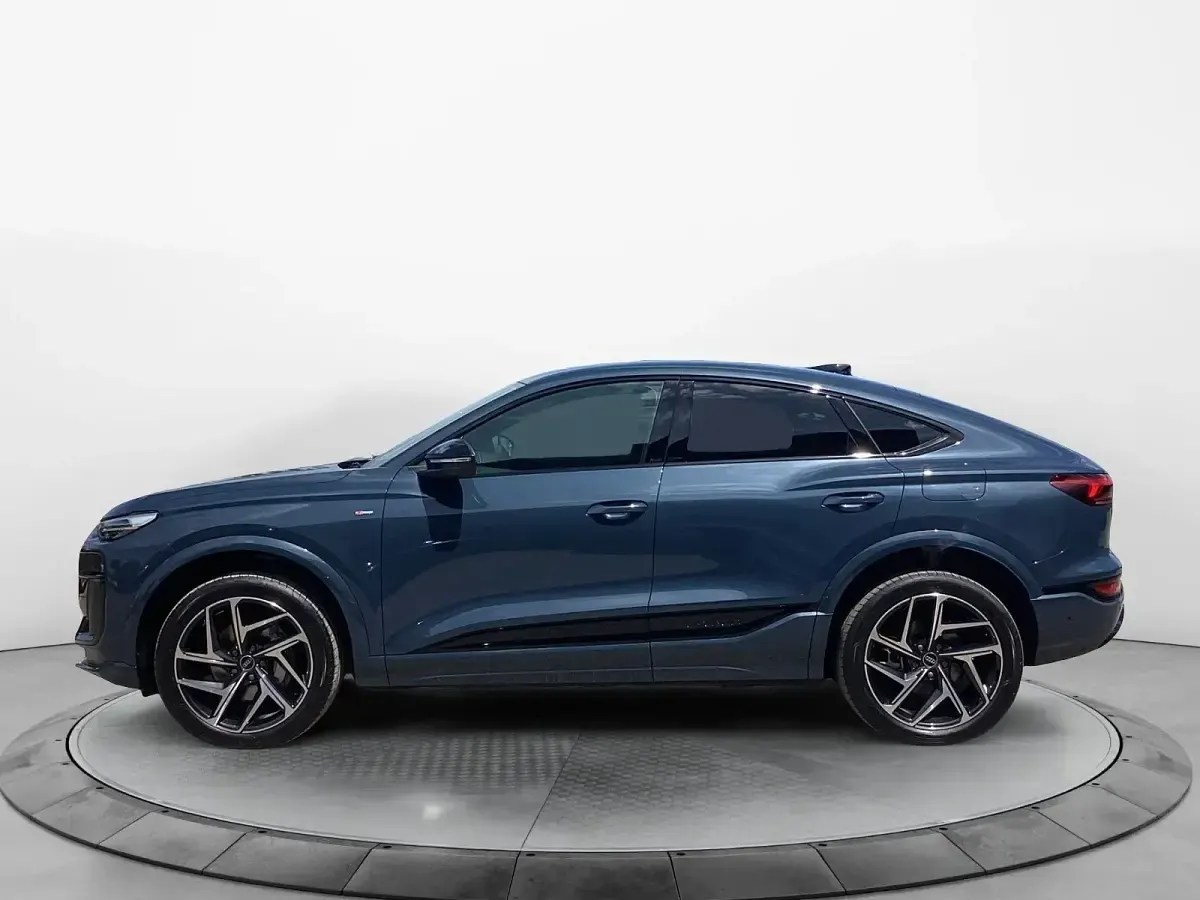 Neu Audi Q6 Sportback e-tron S-Line 225 kW (306 PS) 2026 Blau SUV