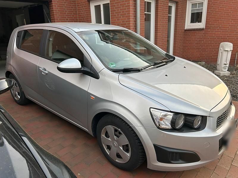 Second-hand Chevrolet Aveo 86 CP (63 kW) 2012 Argintiu Hatchback