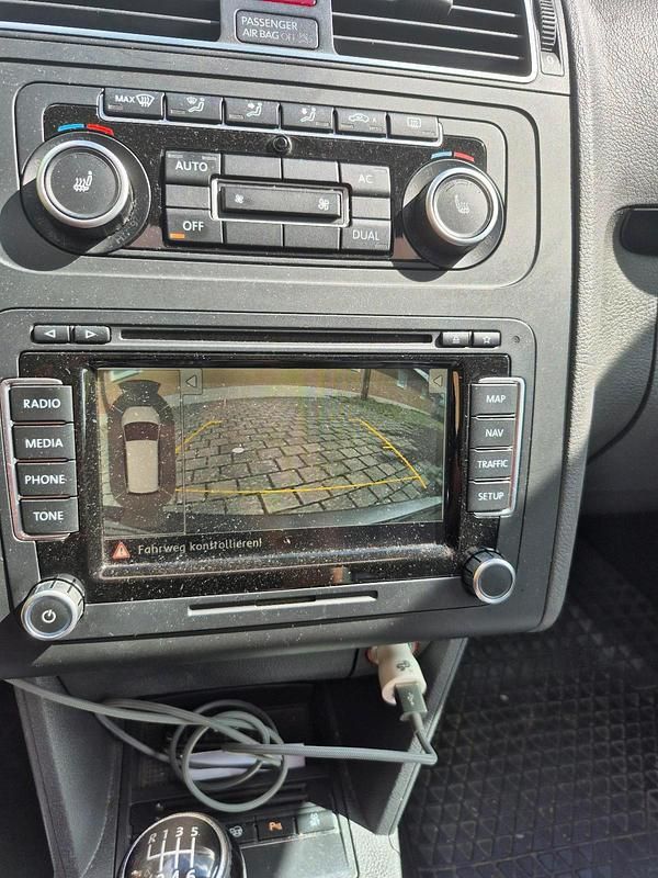 Grau Gebraucht 2012 VW Touran Highline Van / Kleinbus | 7.999 € (Fairer Preis) - Bild 1/4