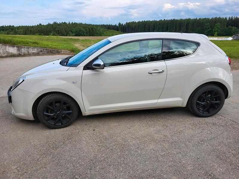 Weiß Gebraucht 2012 Alfa Romeo MiTo Kleinwagen | 4.005 € - Bild 1/4