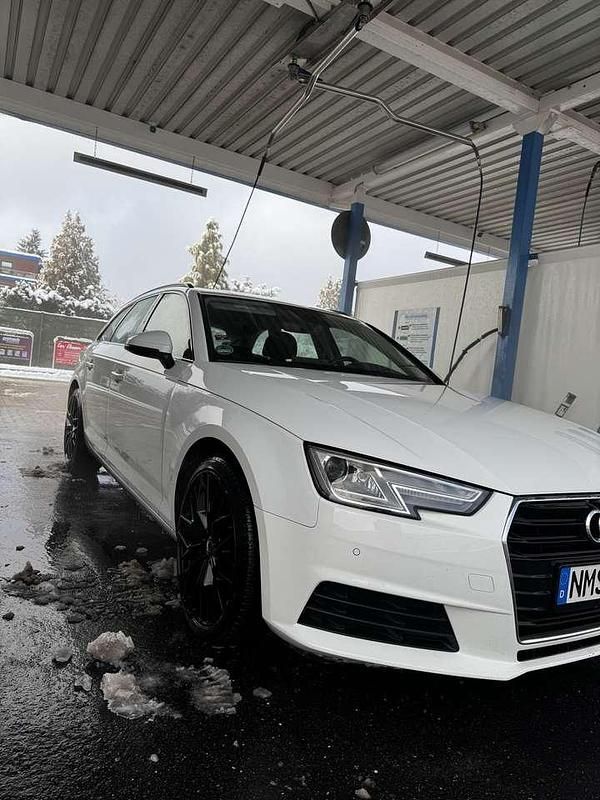 Gebraucht Audi A4 Basis 150 PS (110 kW) 2020 Weiß Kombi