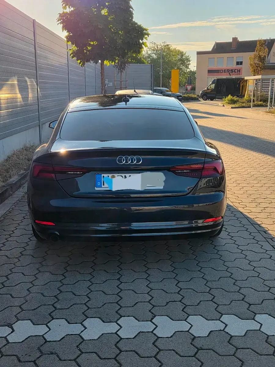Gebraucht Audi A5 Design 150 PS (110 kW) 2017 Blau Coupé
