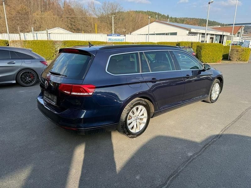 Gebraucht VW Passat Comfortline 150 PS (110 kW) 2017 Blau Kombi