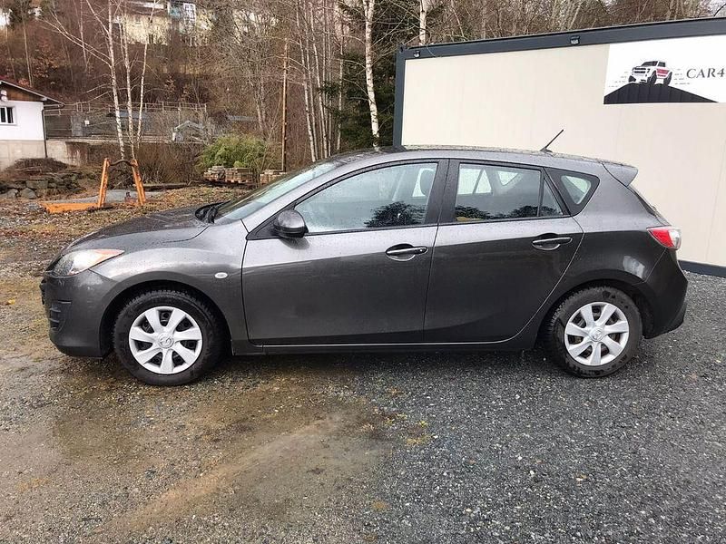 Gebraucht Mazda 3 Center-Line 116 PS (85 kW) 2011 Grau Limousine