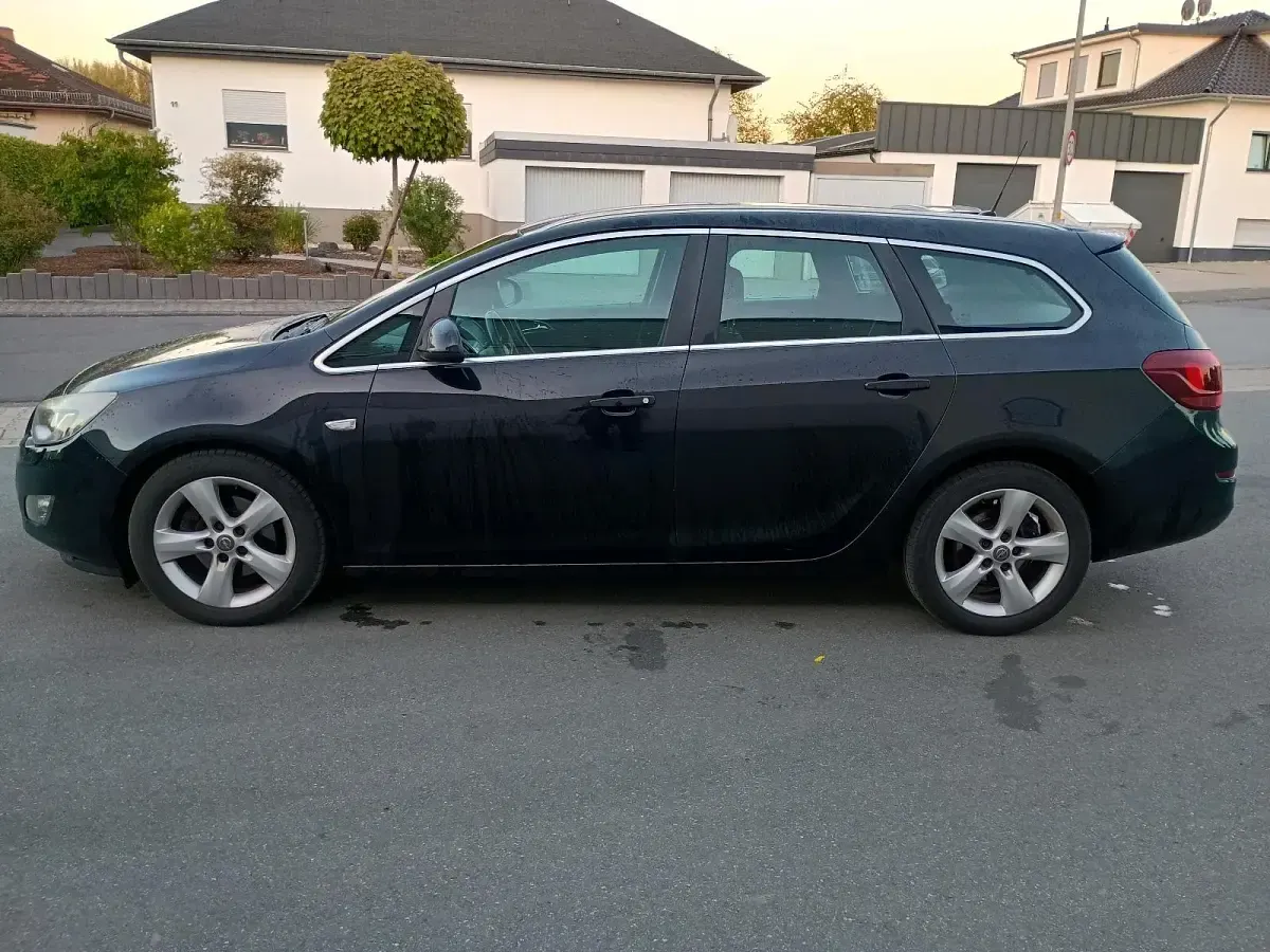 Gebraucht Opel Astra Sport 160 PS (117 kW) 2012 Schwarz Kombi