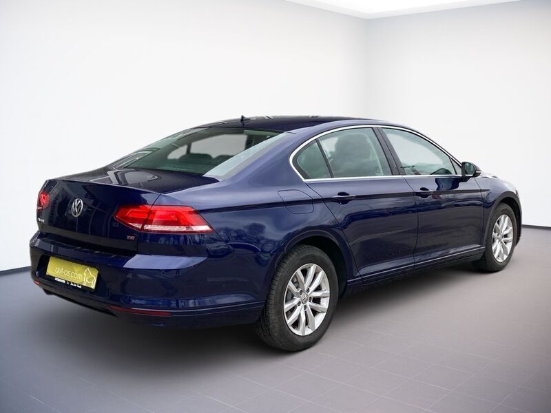 Gebraucht VW Passat Comfortline 150 PS (110 kW) 2017 Atlantic blue Limousine