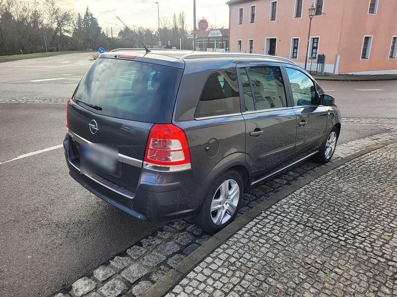Gebraucht Opel Zafira 140 PS (102 kW) 2011 Grau Van / Kleinbus