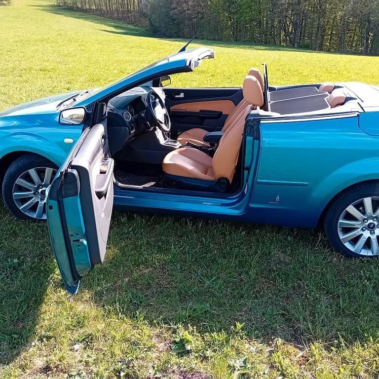 Second-hand Ford Focus Titanium 145 CP (106 kW) 2008 Albastru Cabrio