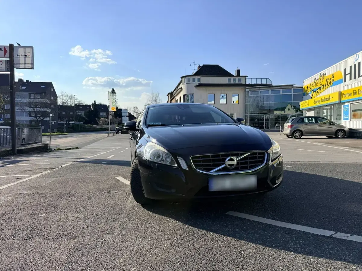 Używany Volvo V60 163 KM (119 kW) 2011 Czarny Kombi