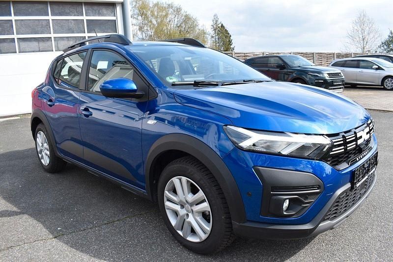 Gebraucht Dacia Sandero Expression 91 PS (66 kW) 2024 Blau Kleinwagen