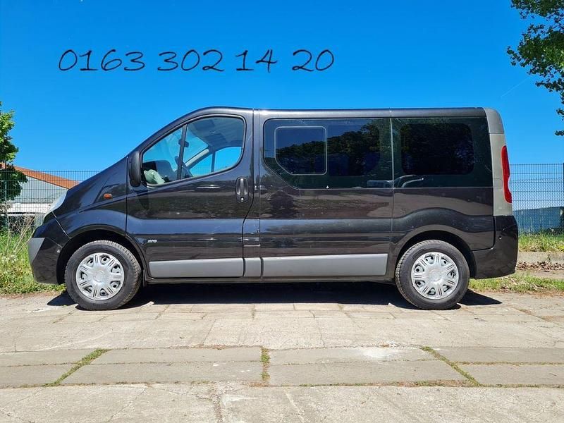 Używany Opel Vivaro 114 KM (83 kW) 2008 Czarny Minivan