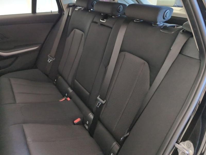 Gebraucht BMW 318 Sport Line 156 PS (114 kW) 2023 Schwarz uni Kombi