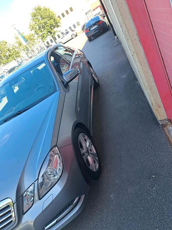 Second-hand Mercedes E220 170 CP (125 kW) 2011 Gri Berlinǎ