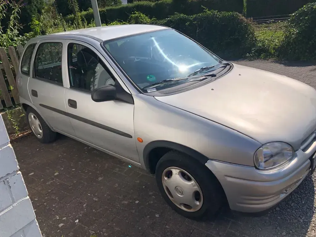 Gebraucht Opel Corsa 65 PS (47 kW) 1999 Silber Limousine