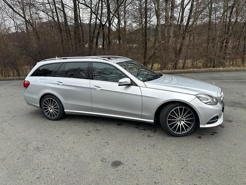 Gebraucht Mercedes E250 204 PS (150 kW) 2014 Silber Kombi