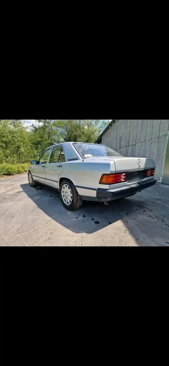 Gebraucht Mercedes 190 122 PS (89 kW) 1984 Silber Limousine