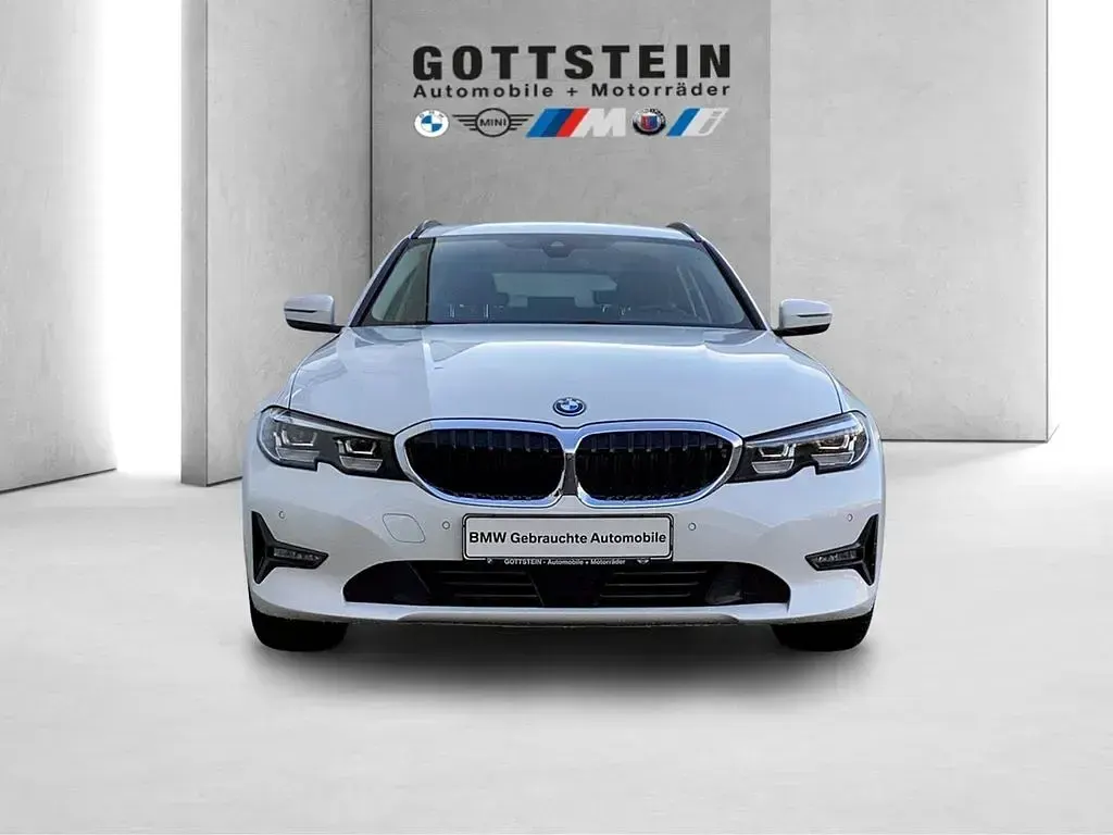 Gebraucht BMW 320e Advantage 204 PS (150 kW) 2022 Alpinweiss iii Kombi