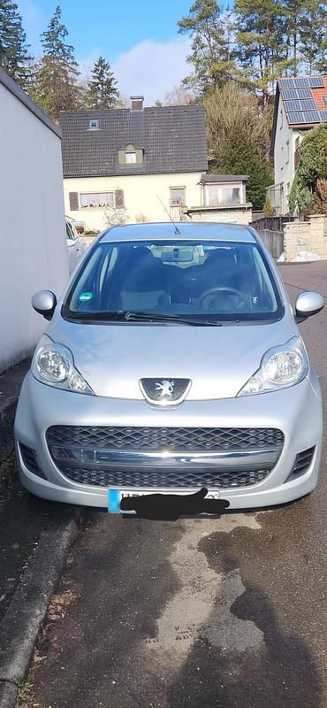 Gebraucht Peugeot 107 68 PS (50 kW) 2009 Silber Kleinwagen